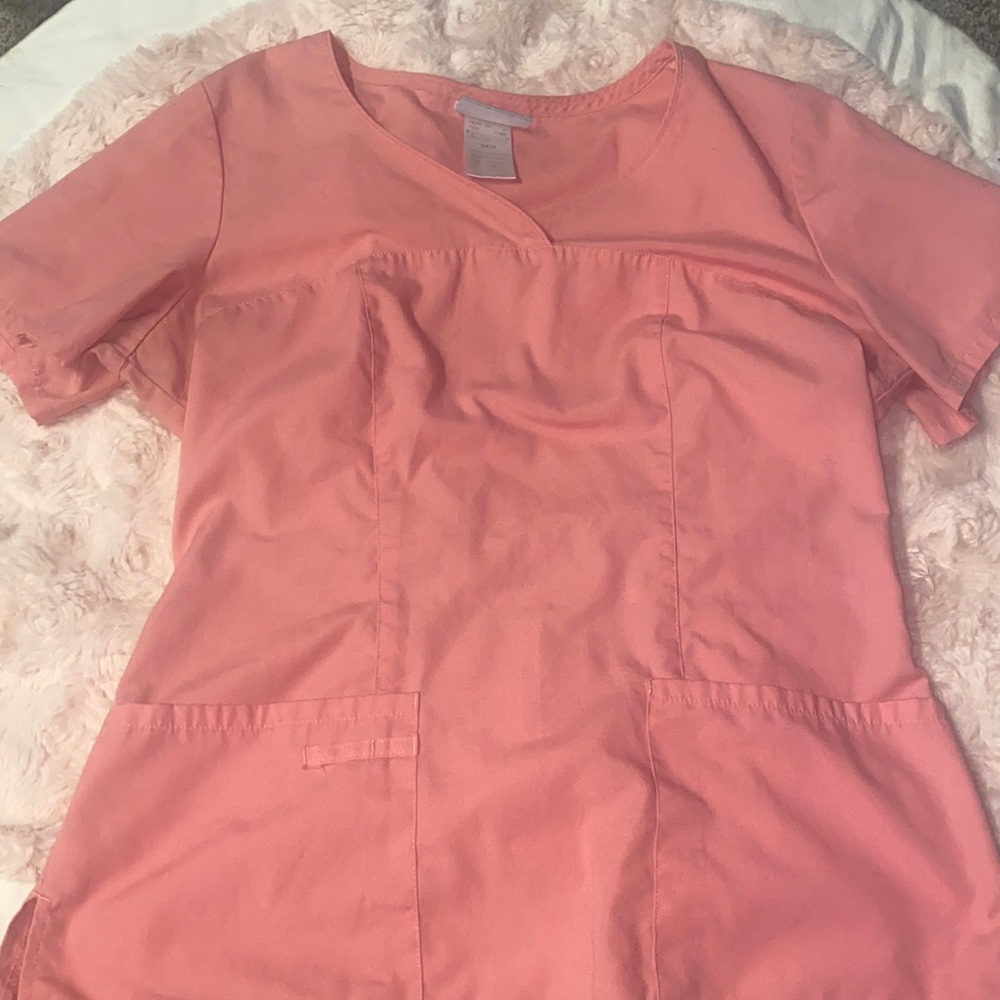 Scrub shirt size small! Worn a couple of times.
